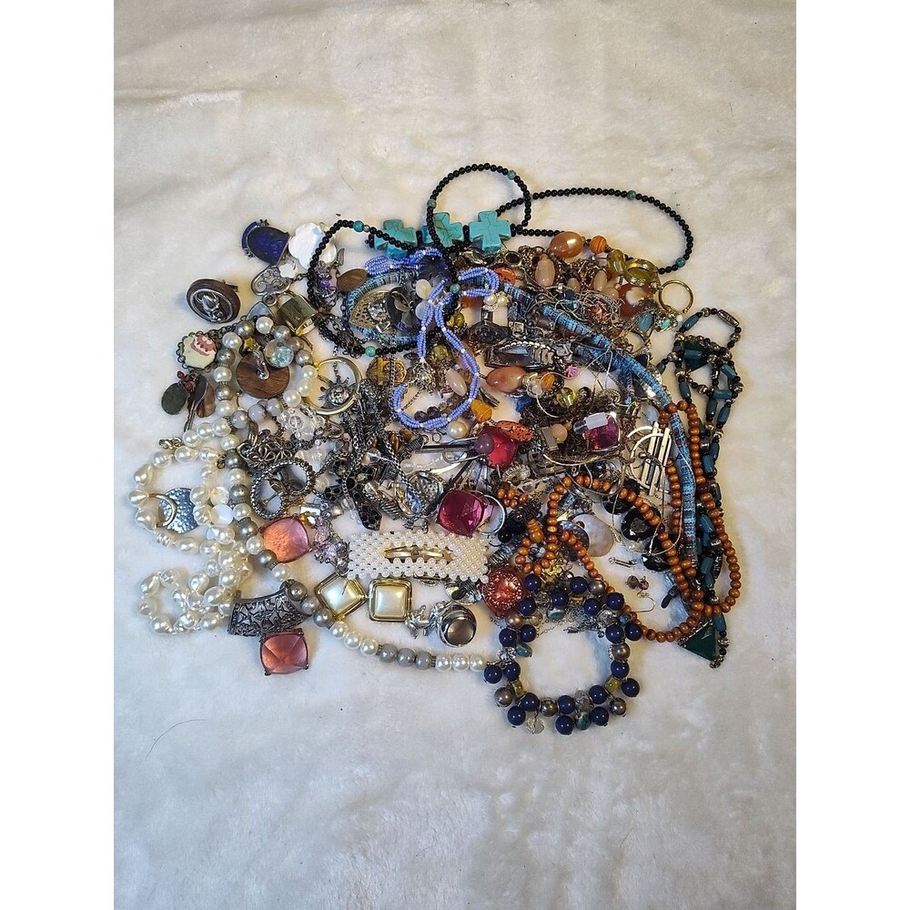 Large 2lb Costume Jewelry Lot Vtg Modern Necklaces Bracelets Earrings Brooches